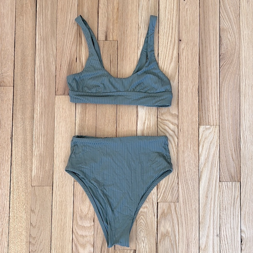 Vitamin A Sienna Top and Barcelona Bottoms in Moss Green